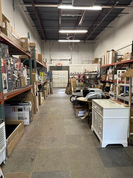 More Photos Of 522 Amherst St, Nashua Showroom For Lease