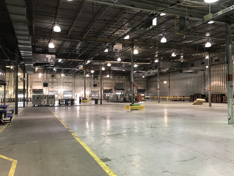 More Photos Of 3036 Gillespie St, Fayetteville Manufacturing For Lease