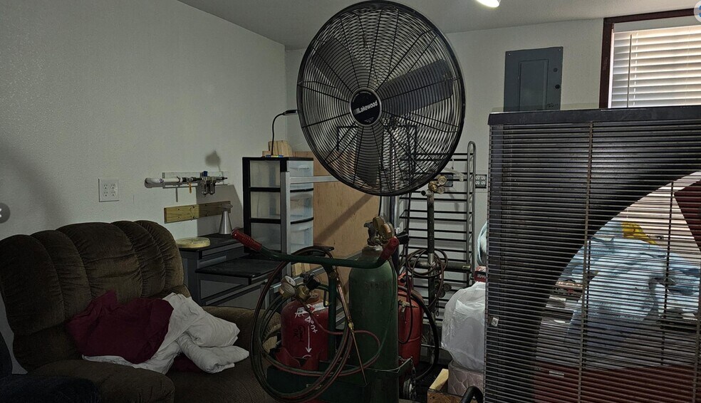 More Photos Of 223 W 2nd St, Bonham Industrial For Sale