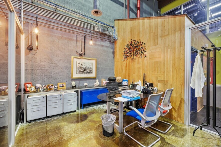 More Photos Of 11251 NW 20th St, Miami Showroom For Lease
