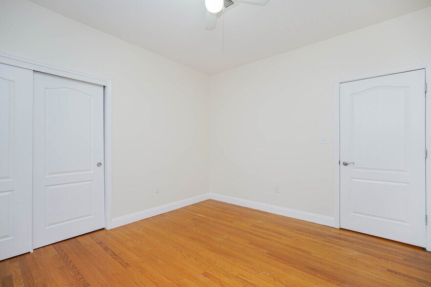 More Photos Of 1330-1332 Rockland Ave, Staten Island Medical For Sale