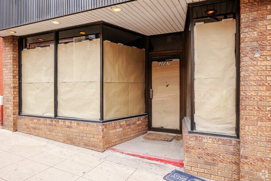 More Photos Of 207 E Chicago St, Elgin Restaurant For Lease