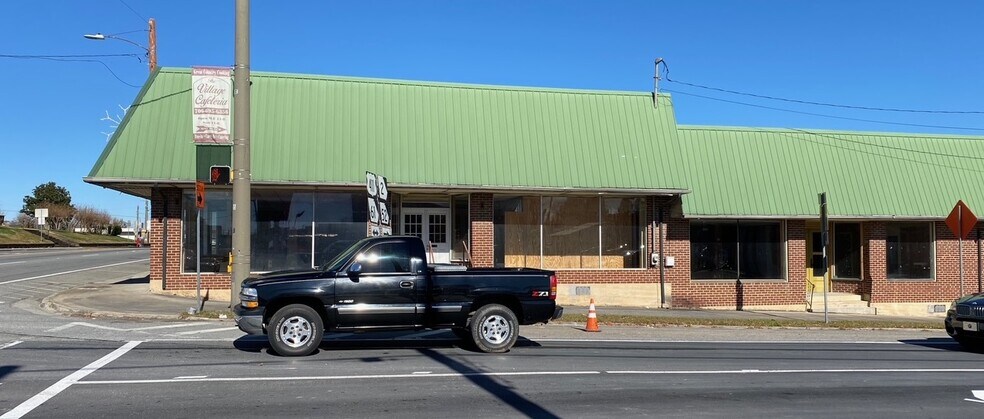 More Photos Of 100 N 3rd Ave, Chatsworth Showroom For Lease