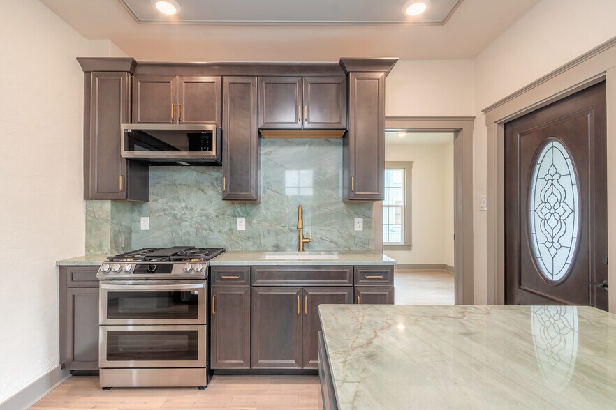 More Photos Of 208 Douglas St, New Smyrna Beach Office Residential For Sale