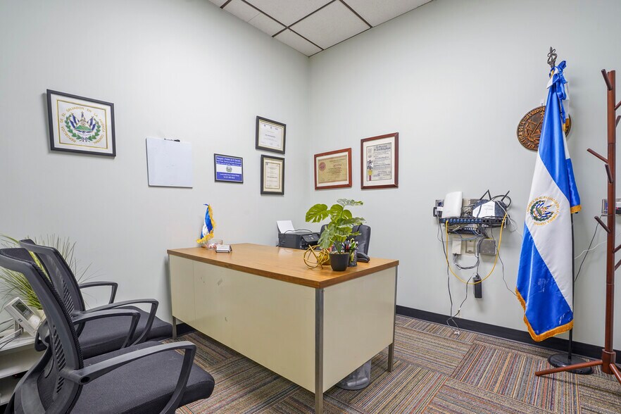 More Photos Of 283 N Broad St, Elizabeth Freestanding For Lease