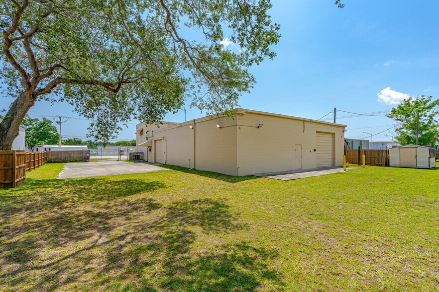 More Photos Of 974 S Nova Rd, Ormond Beach Industrial For Sale