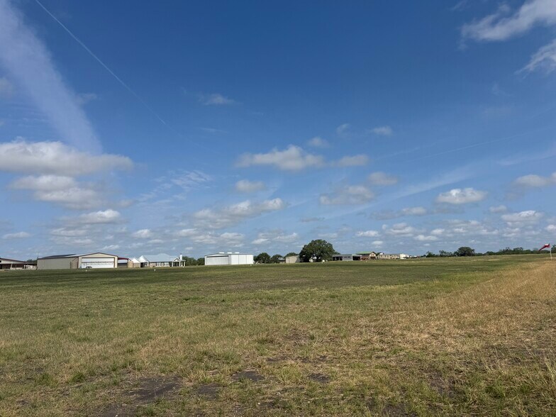 More Photos Of 463 Texas Heritage Dr, La Vernia Airplane Hangar For Sale