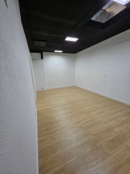 More Photos Of 14200-14238 SW 136th St, Miami Light Manufacturing For Sale