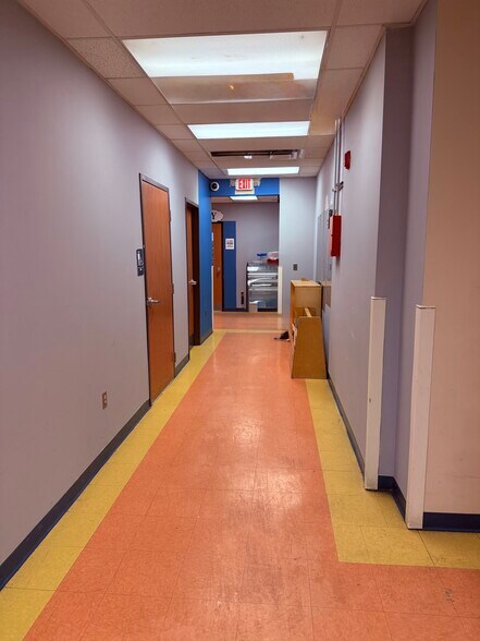 More Photos Of 924 N 8th St, Camden Distribution For Sale