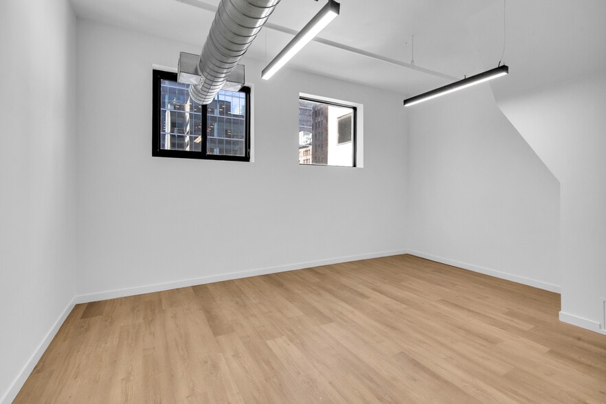 More Photos Of 146 Yonge St, Toronto Storefront Retail Office For Lease