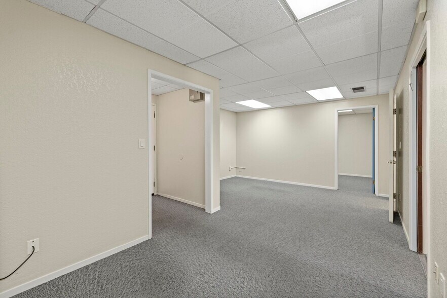 More Photos Of 1606 W Mineral King Ave, Visalia Office For Sale