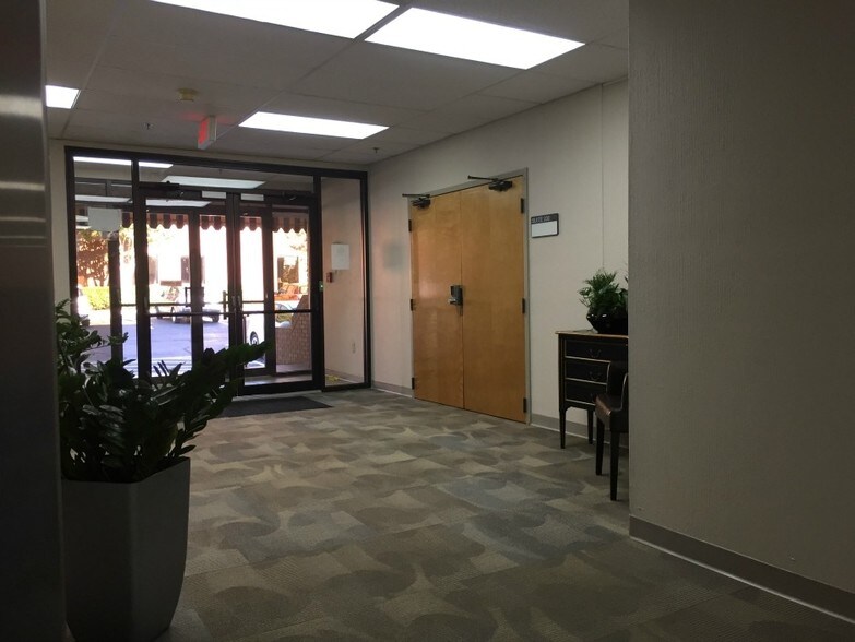 More Photos Of 9668 Madison Blvd, Madison Office For Lease