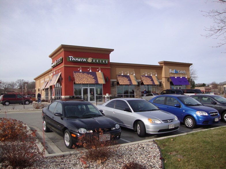 More Photos Of 1606-1608 S Main St, West Bend Freestanding For Lease