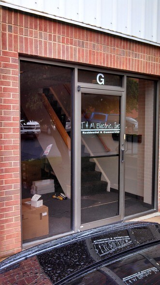 More Photos Of 1323 Shepard Dr, Sterling Showroom For Lease