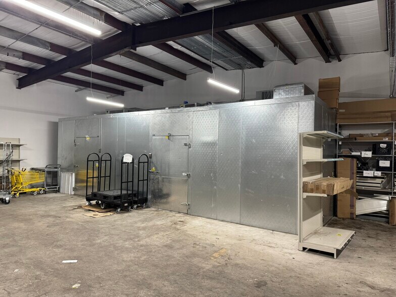 More Photos Of 8201 Earhart Blvd, New Orleans Freestanding For Lease