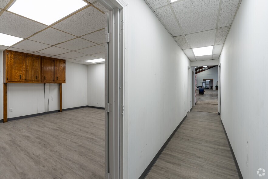 More Photos Of 8230-8238 Lovett Ave, Dallas Warehouse For Lease