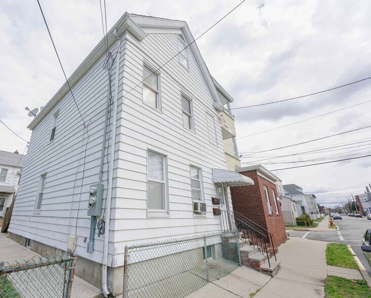 33 Mercer St, Wallington, NJ 07057 Apartments For Sale