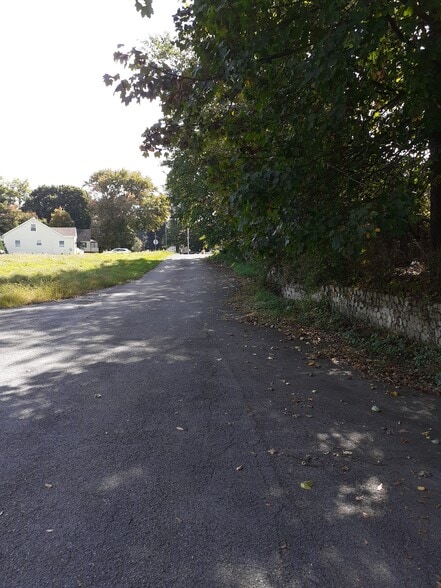 More Photos Of 31 Walnut St, New Windsor Township Warehouse For Lease