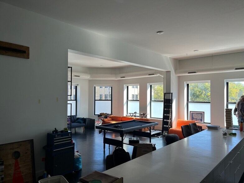 More Photos Of 2500 W Chicago Ave, Chicago Storefront For Sale