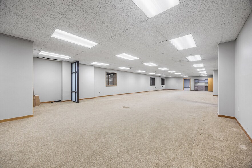 More Photos Of 3931 37th Ave SW, Fargo Manufacturing For Sale