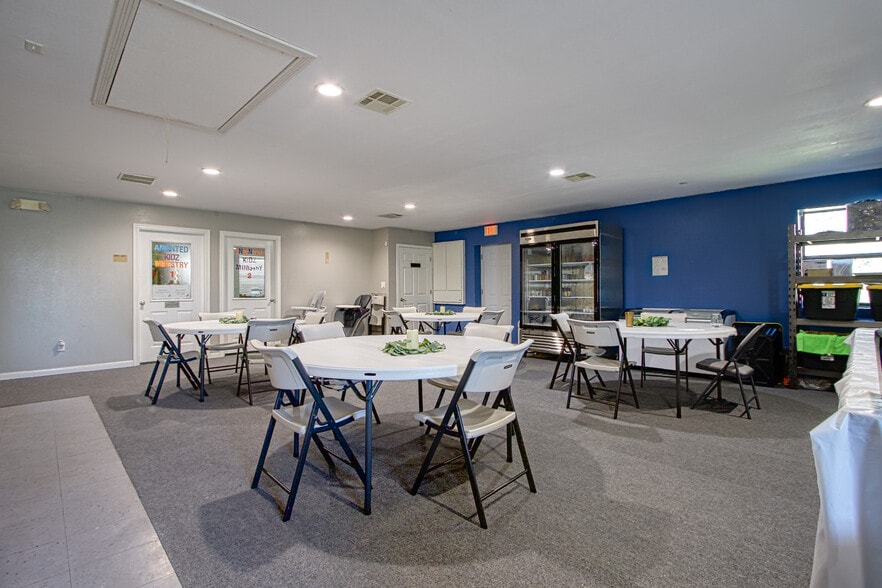 More Photos Of 464 McCaleb, Montgomery Specialty For Sale