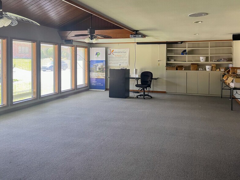 More Photos Of 1924 Fendley Dr, North Little Rock Office For Sale