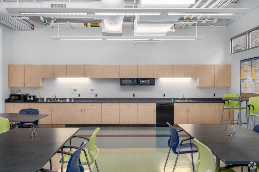 More Photos Of 180 W Ostend St, Baltimore Office For Lease