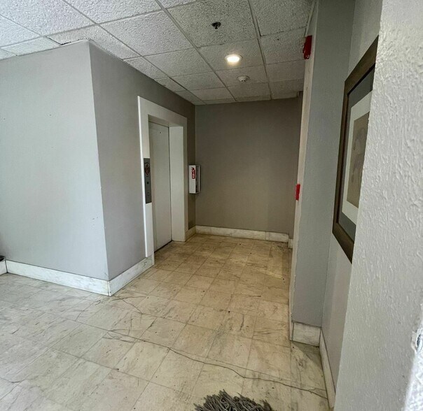 More Photos Of 111 Woodward Ct, South Bend Storefront For Sale