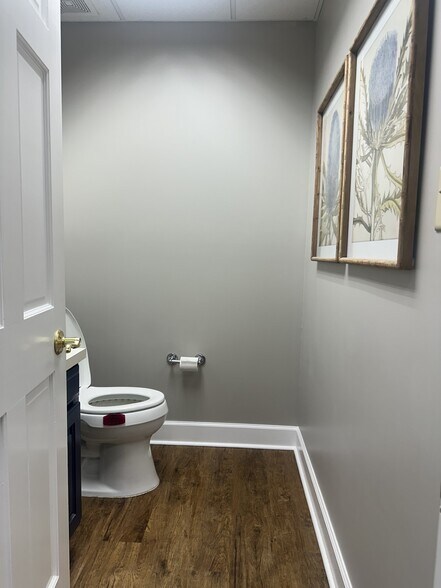 More Photos Of 3006 N Patterson St, Valdosta Office For Sale