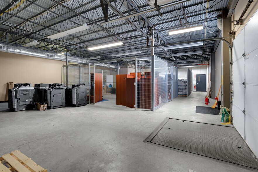 More Photos Of 2600 Stanley Gault Pky, Louisville Light Manufacturing For Lease