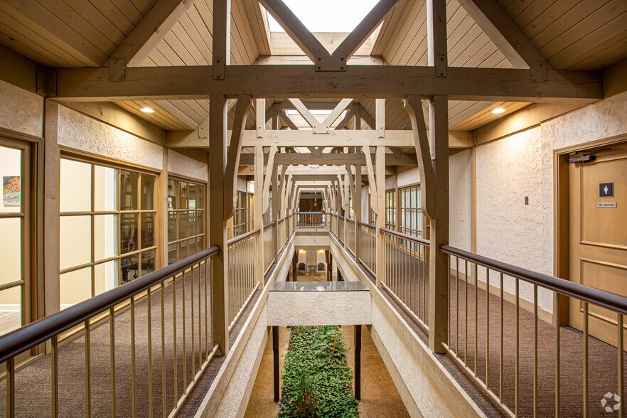 More Photos Of 4444 N Belleview Ave, Kansas City Unknown For Lease