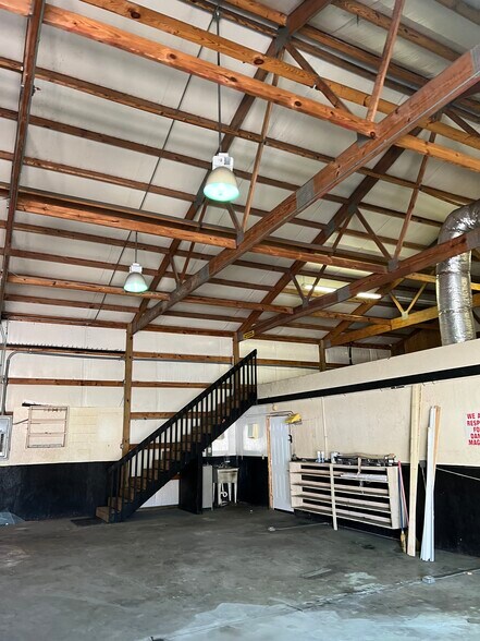 Primary Photo Of 125 Old Number Six Hwy, Saint Matthews Warehouse For Lease