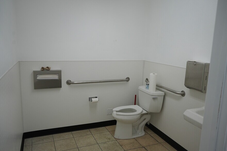 More Photos Of 18225 Hawthorne Blvd, Torrance Storefront Retail Office For Lease