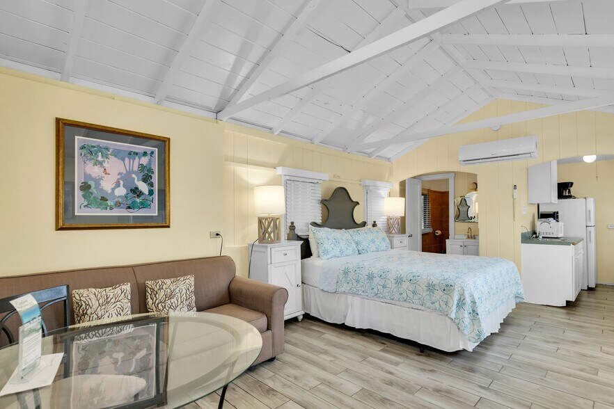 More Photos Of 243 61st St, Marathon Hotel For Sale