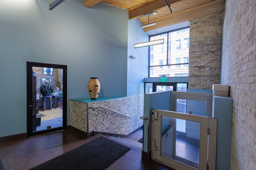 More Photos Of 215 N Water St, Milwaukee Office For Sale