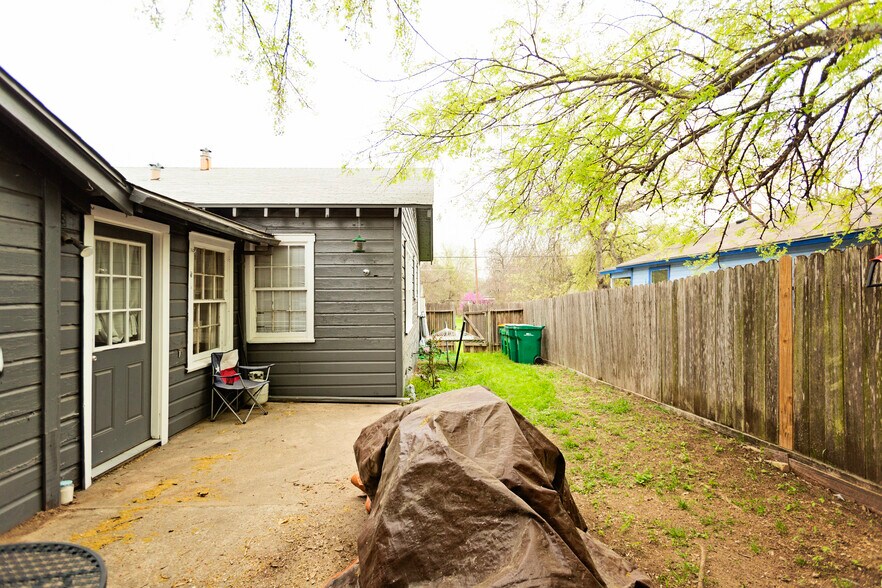 More Photos Of 415 N Main St, Belton General Retail For Sale