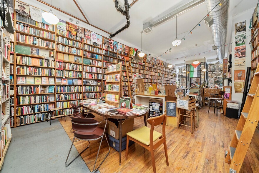 More Photos Of 1102 W 18th St., Chicago Apartments For Lease