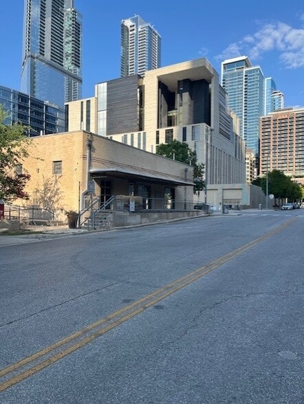 More Photos Of 400 Nueces St, Austin Freestanding For Lease