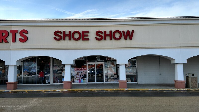 More Photos Of 427-525 S Memorial Dr, New Castle General Retail For Sale