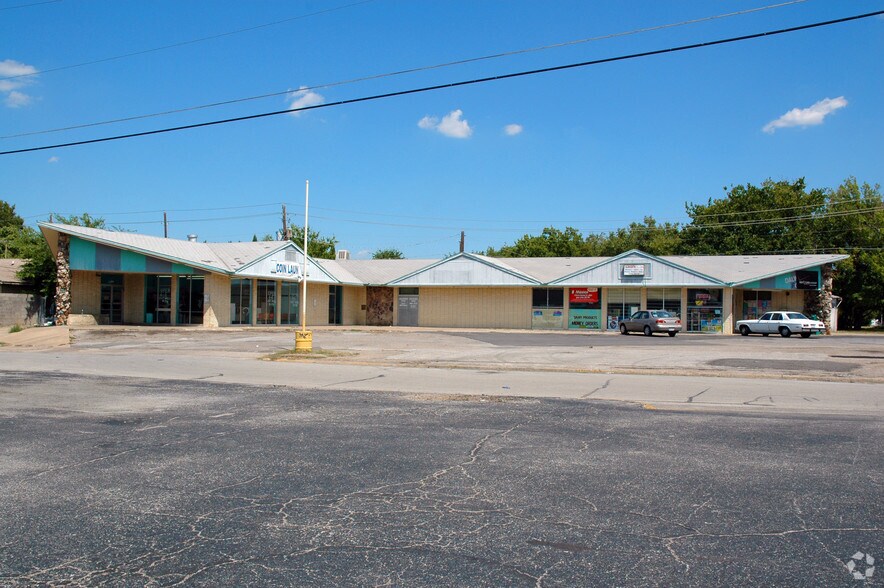 More Photos Of 1718 Dalworth St, Grand Prairie General Retail For Lease