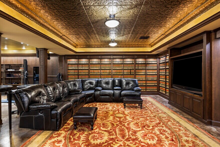 More Photos Of 4122 186th Blvd, Russell Specialty For Sale