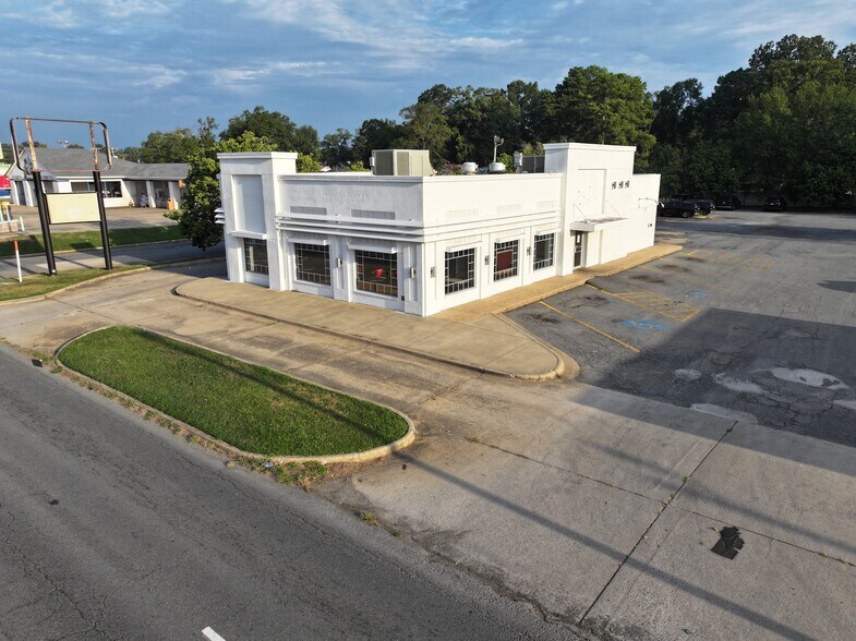 Primary Photo Of 2707 W 28th Ave, Pine Bluff Fast Food For Lease
