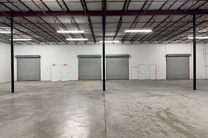 More Photos Of 6593 Powers Ave, Jacksonville Service For Lease