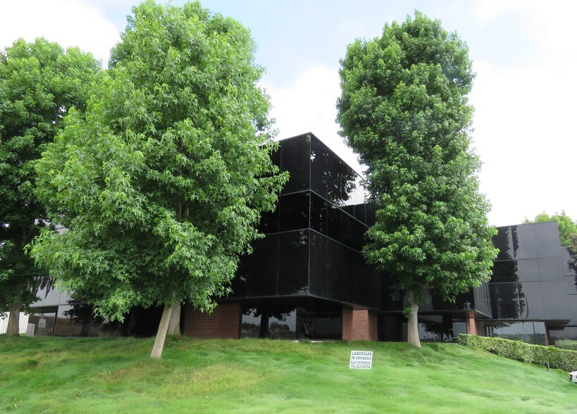 More Photos Of 2280 N University Dr, Newport Beach Office For Lease