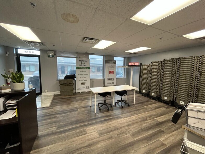 More Photos Of 2465 Cawthra Rd, Mississauga Light Distribution For Sale