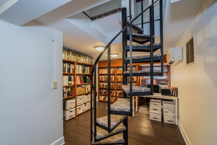 More Photos Of 48 Union Ave, Saratoga Springs Specialty For Sale