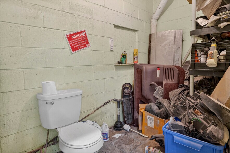 More Photos Of 6125 Tulip St, Philadelphia Auto Repair For Sale
