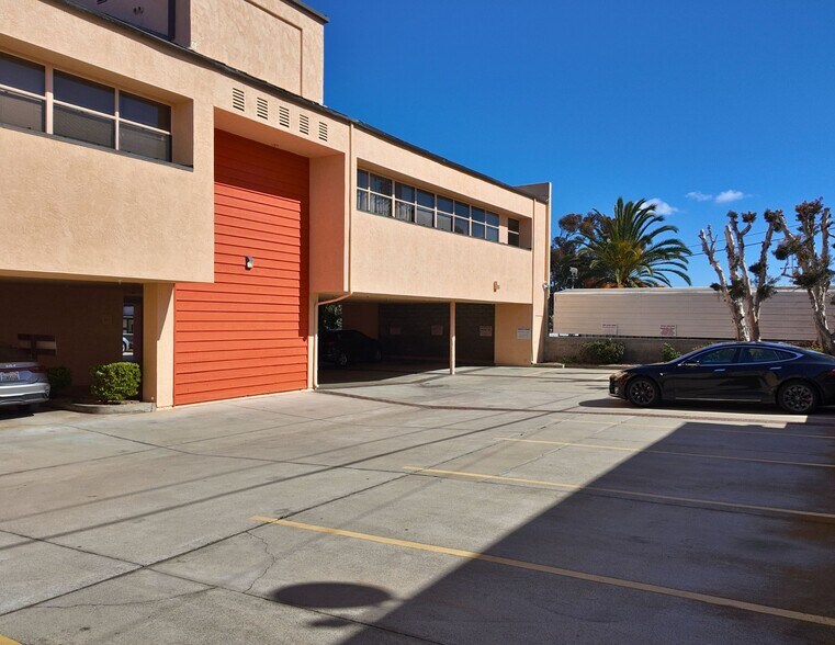 More Photos Of 325 Carlsbad Village Dr, Carlsbad Office For Sale