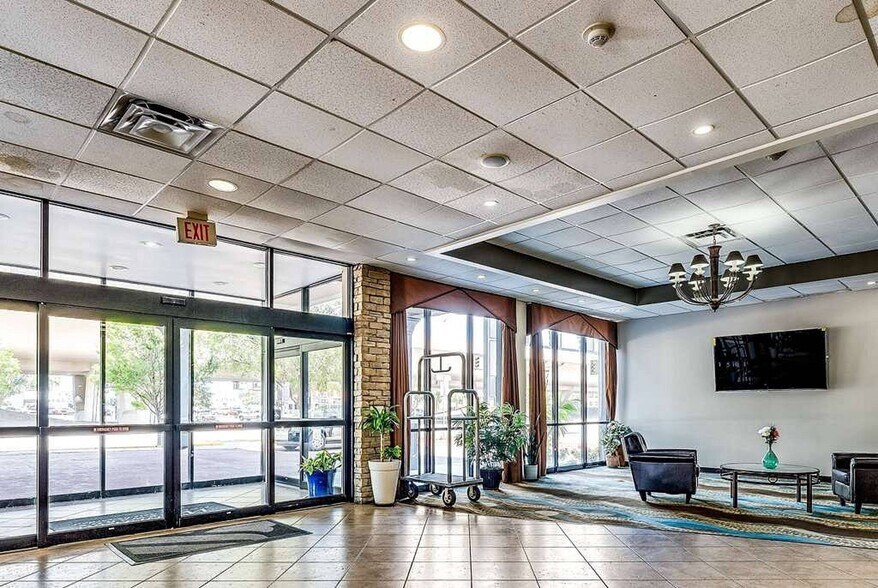 More Photos Of 221 E Kellogg St, Wichita Hotel For Sale