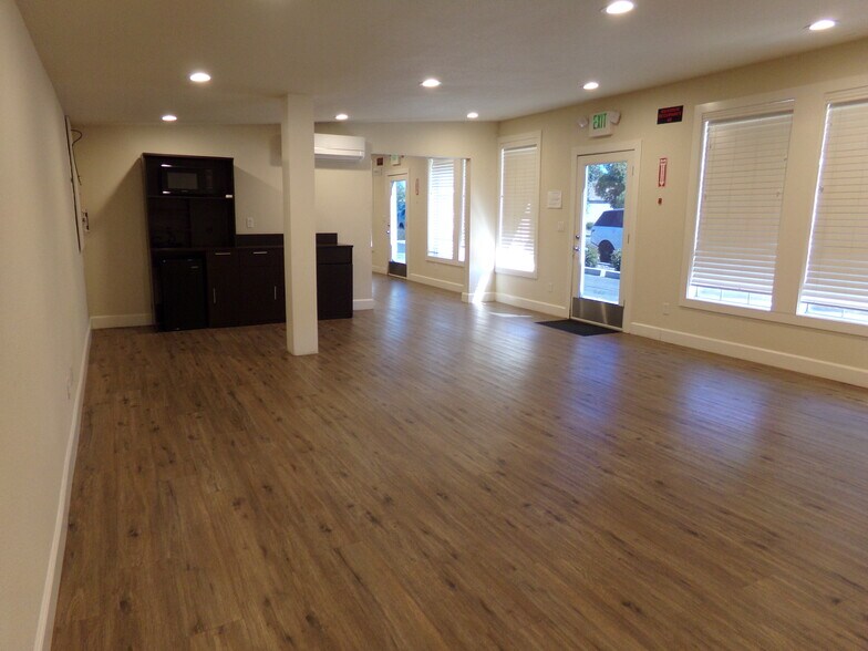 More Photos Of 9792 Highway 99, Live Oak Office For Lease